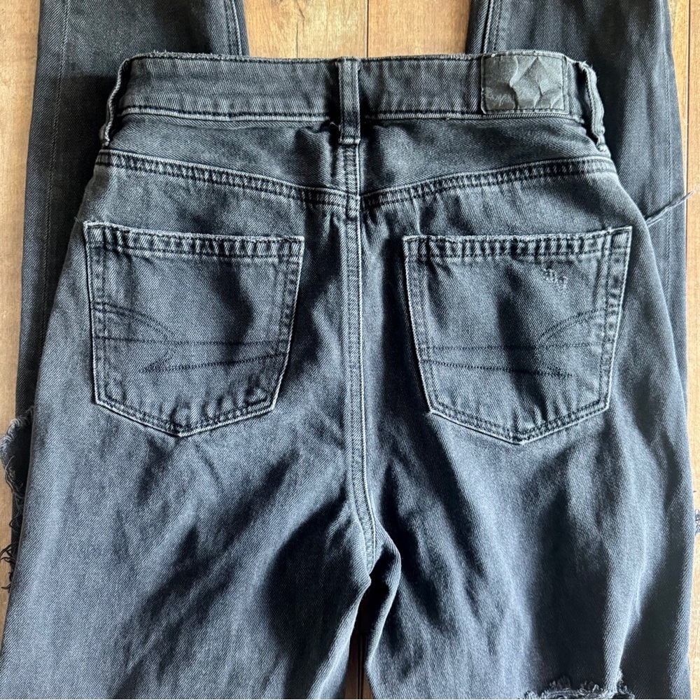 American Eagle Mom Jean Black Ripped Distressed Comfort Stretch Waistband Sz 00 - Picture 6 of 8